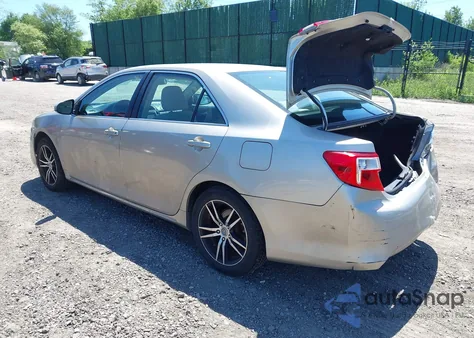 2013 Toyota Camry L/Le/Se/Xle z USA, uszkodzony, nr VIN 4T4BF1FK1DR328033
